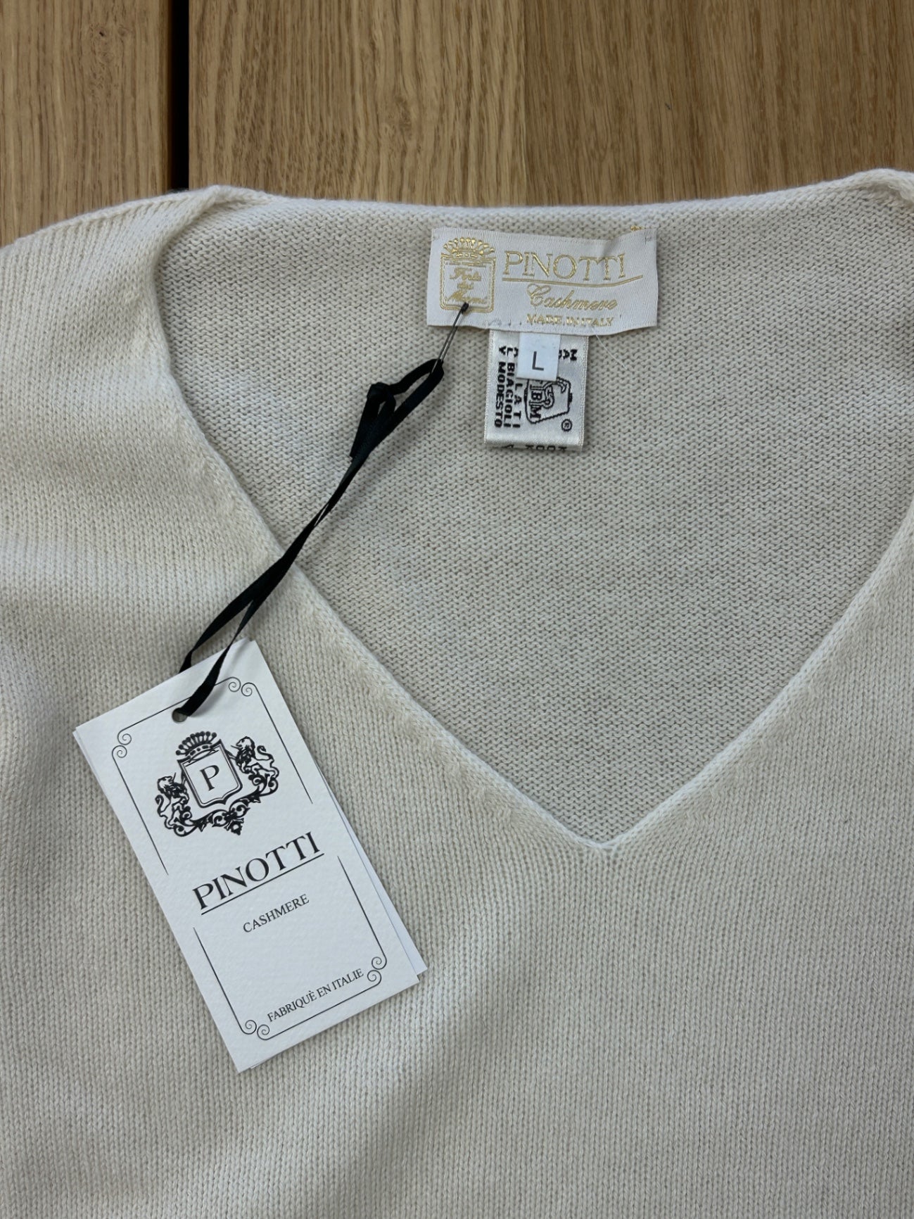 Pinotti V-neck sweater, white, 100% cashmere, new, size 40