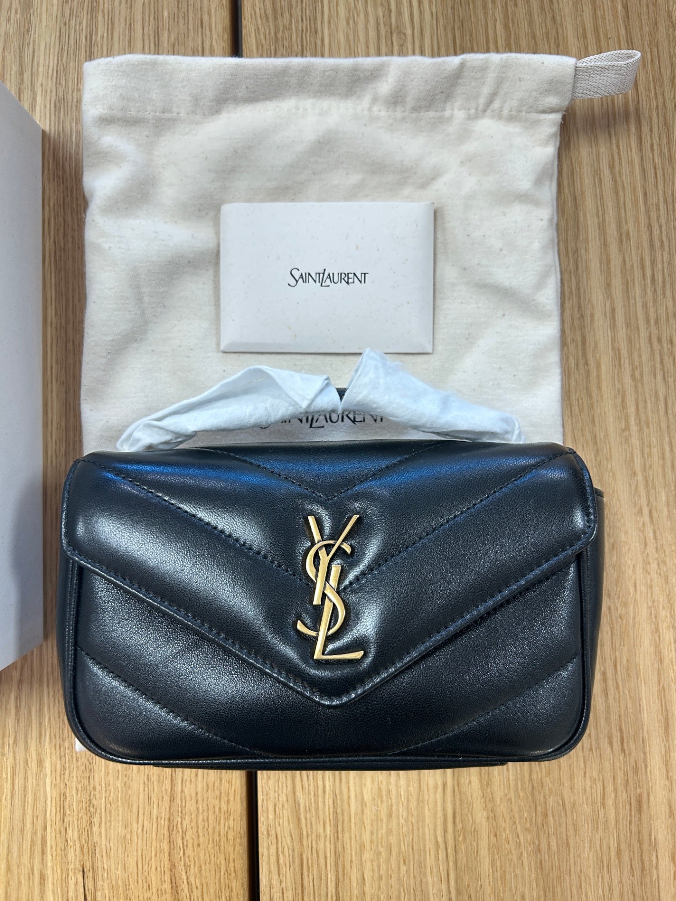 Yves Saint Laurent Lou Lou Mini in Schwarz