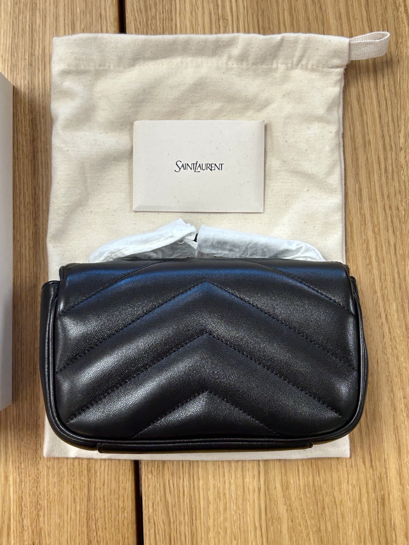 Yves Saint Laurent Lou Lou Mini in Schwarz