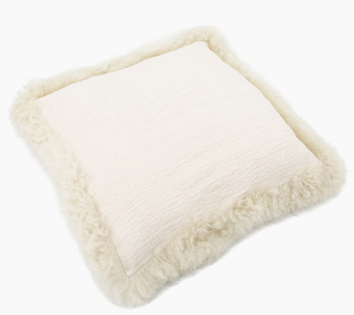 Beigefarbenes Leinenkissen mit Lammfellbesatz 45x45cm von Native Natural