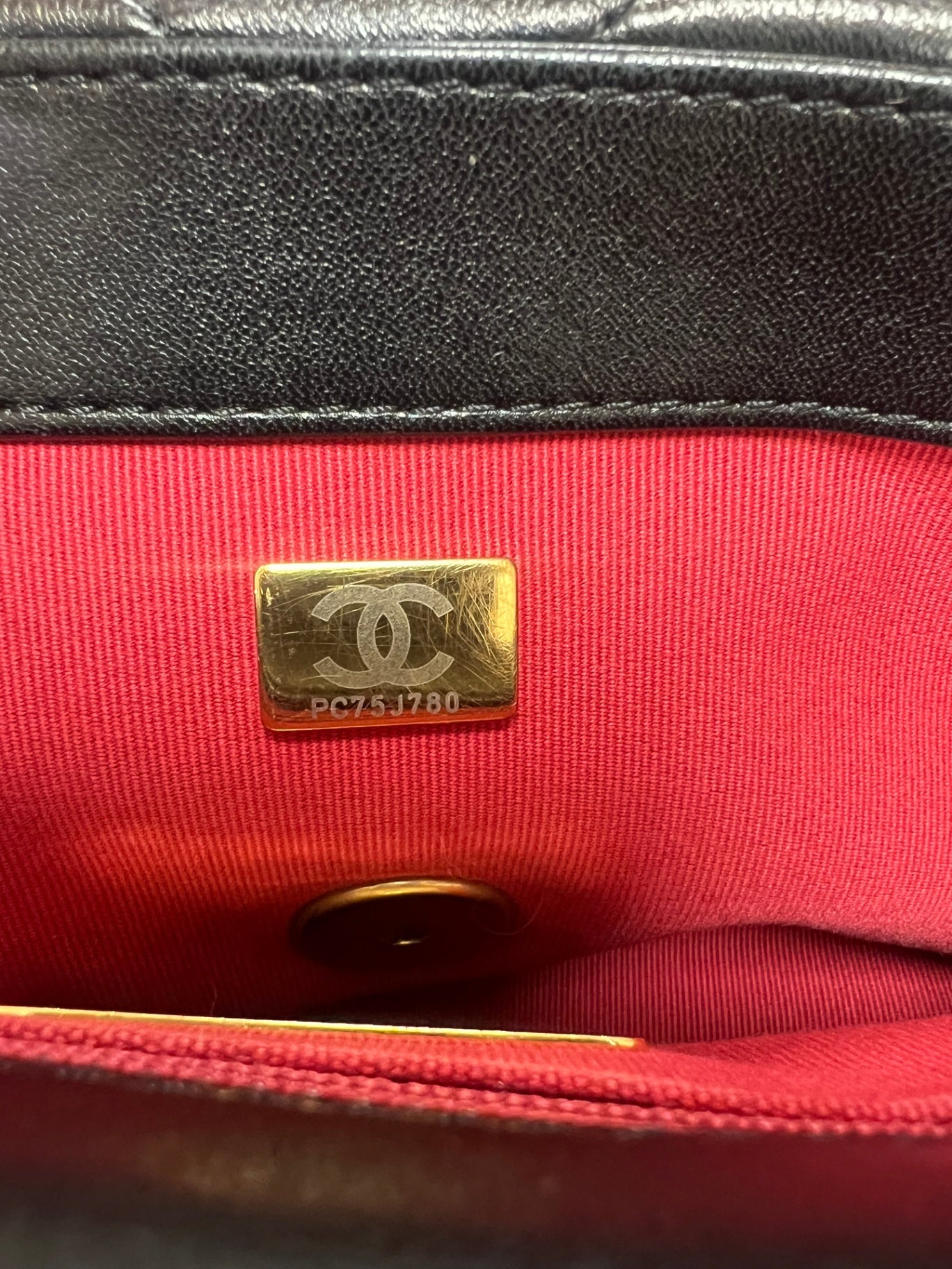 Chanel 19 Schwarz Lammleder Medium