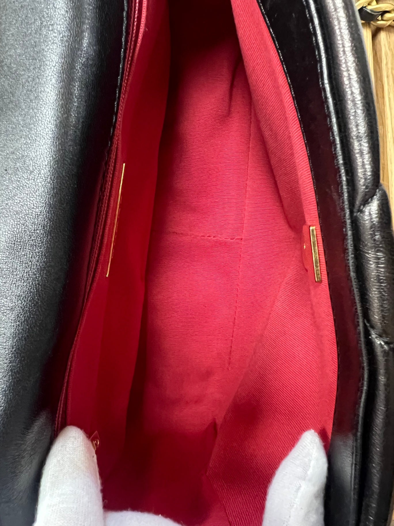 Chanel 19 Schwarz Lammleder Medium