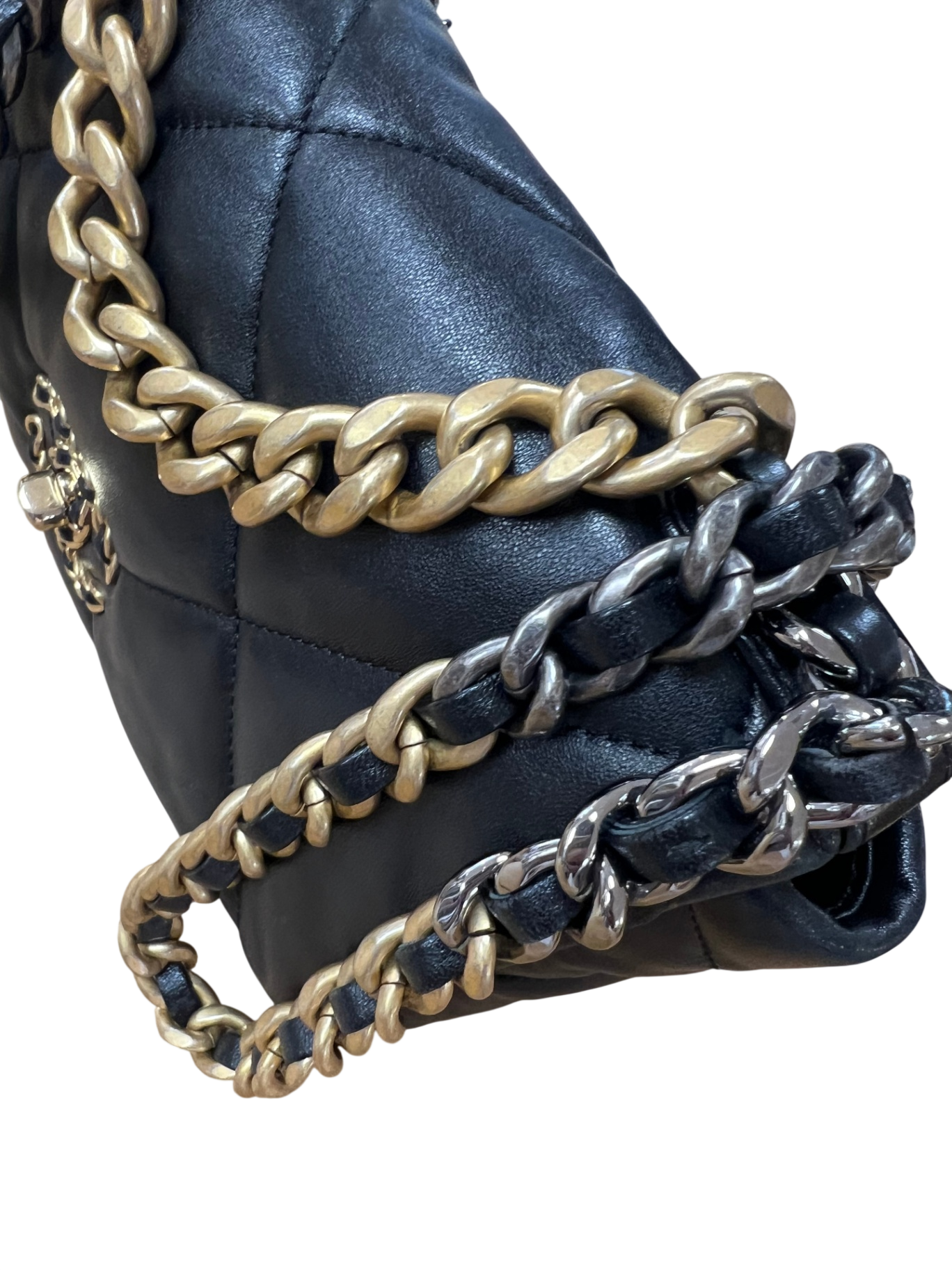 Chanel 19 Schwarz Lammleder Medium
