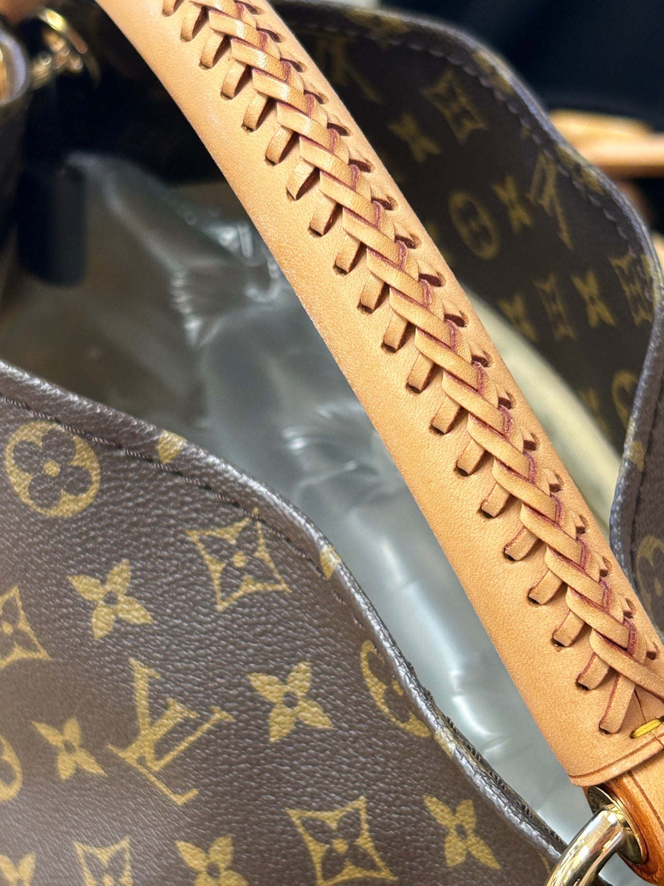 Louis Vuitton Artsy MM