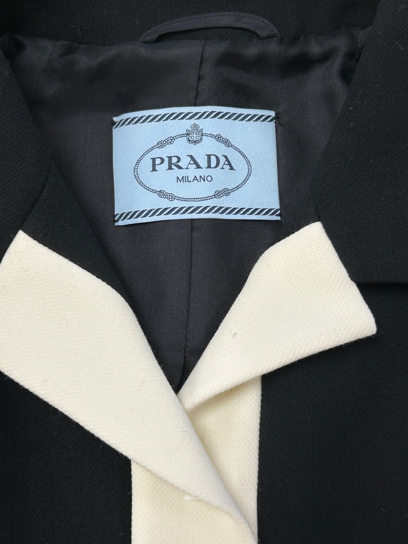 Prada Schwarz und Weiß 38 Schurwolle