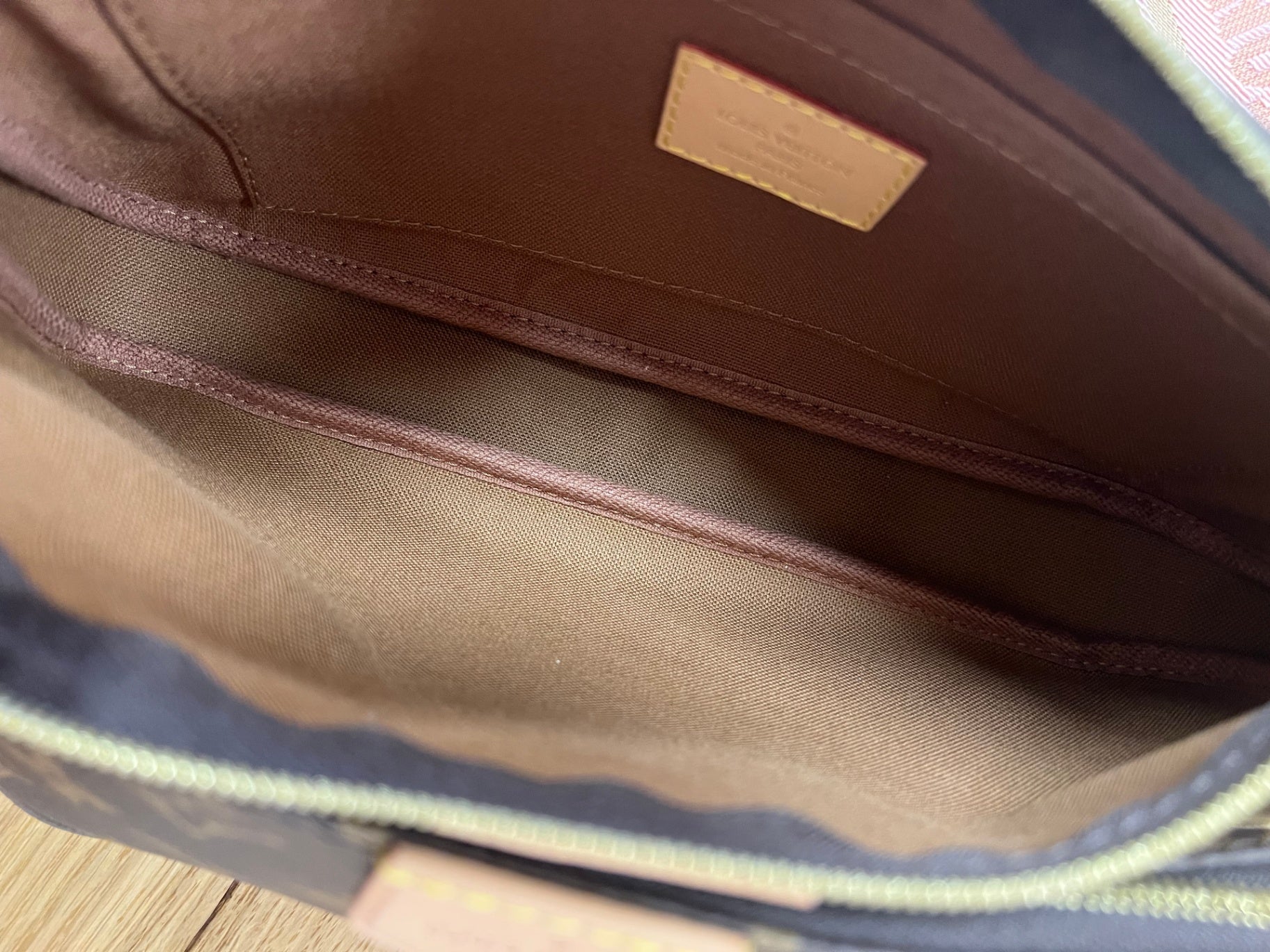 Louis Vuitton Multi Pochette Monogram Braun mit goldenen Akzenten Canvas beschichtet und Leder