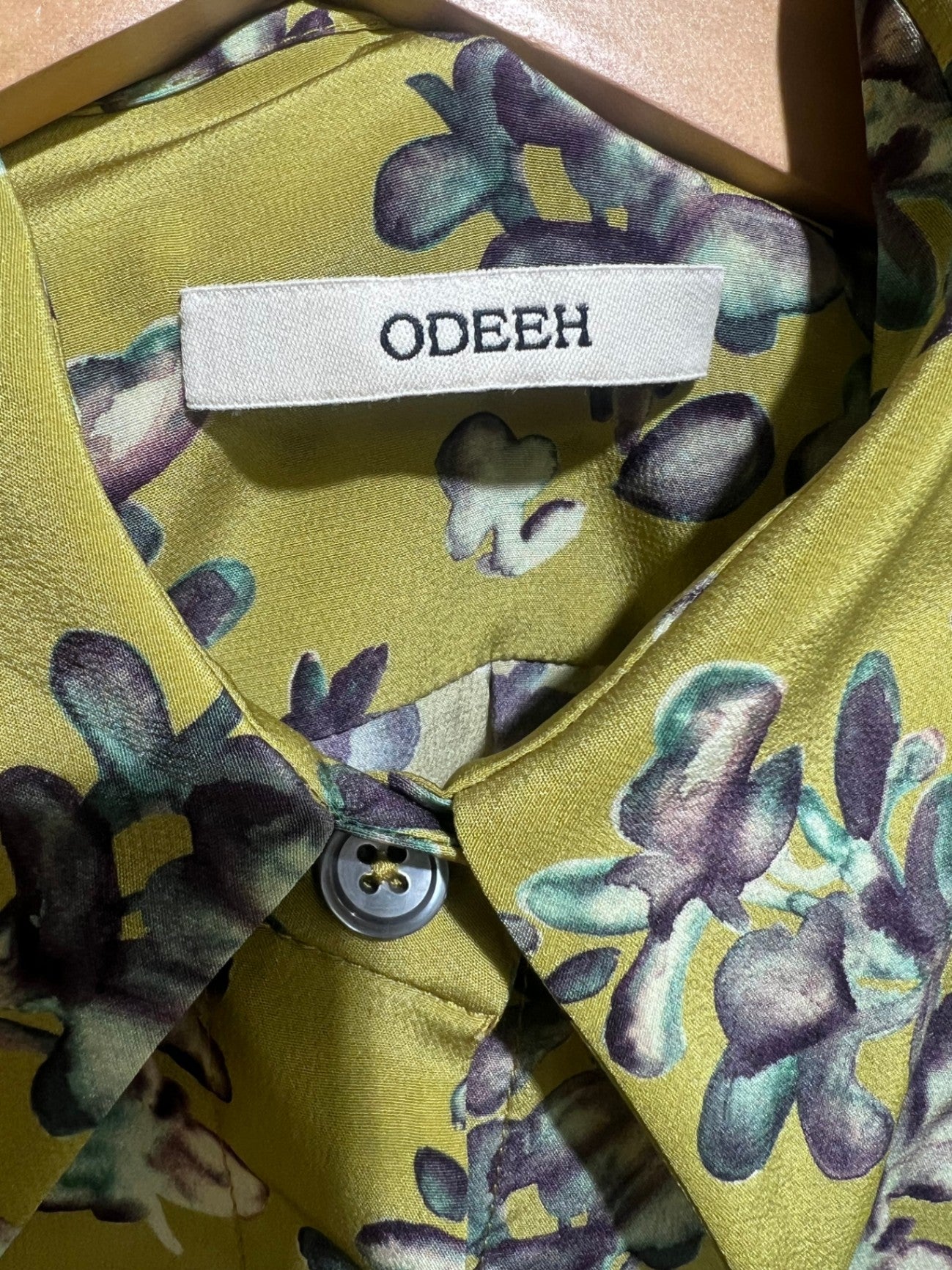 Odhee Grün mit floralem Muster in Grau und Blau 38 Seide