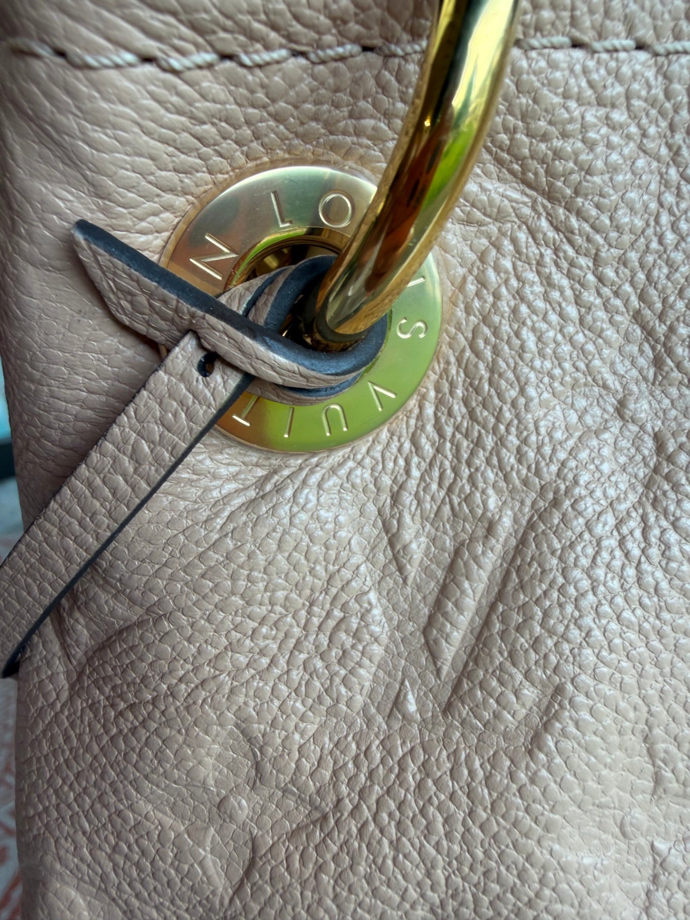 Louis Vuitton Artsy Beigerosé MM Leder