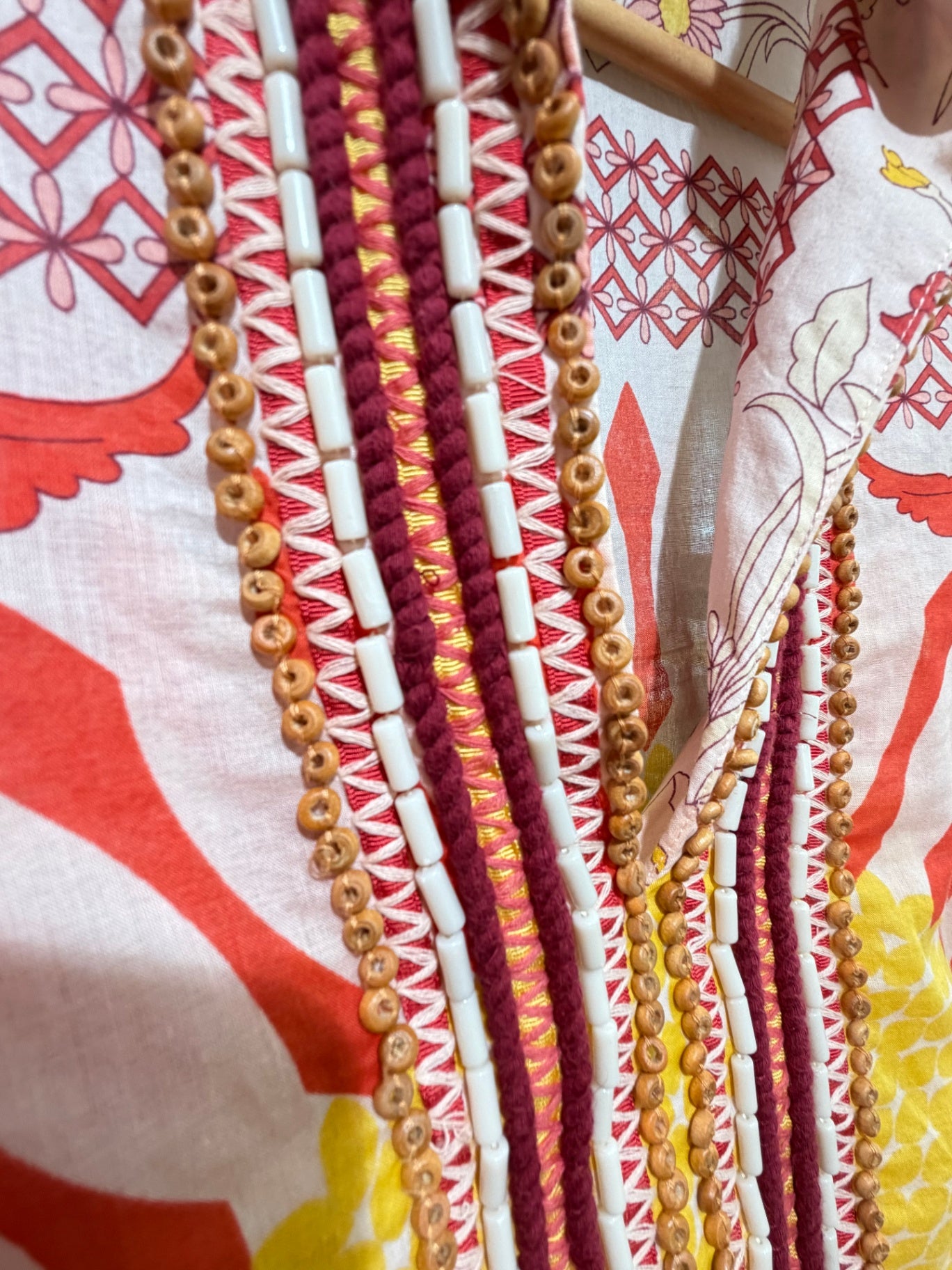 Tory Burch Weiß, Rot, Gelb, Rose 8 Baumwolle, Stickereien, Perlen, Fäden