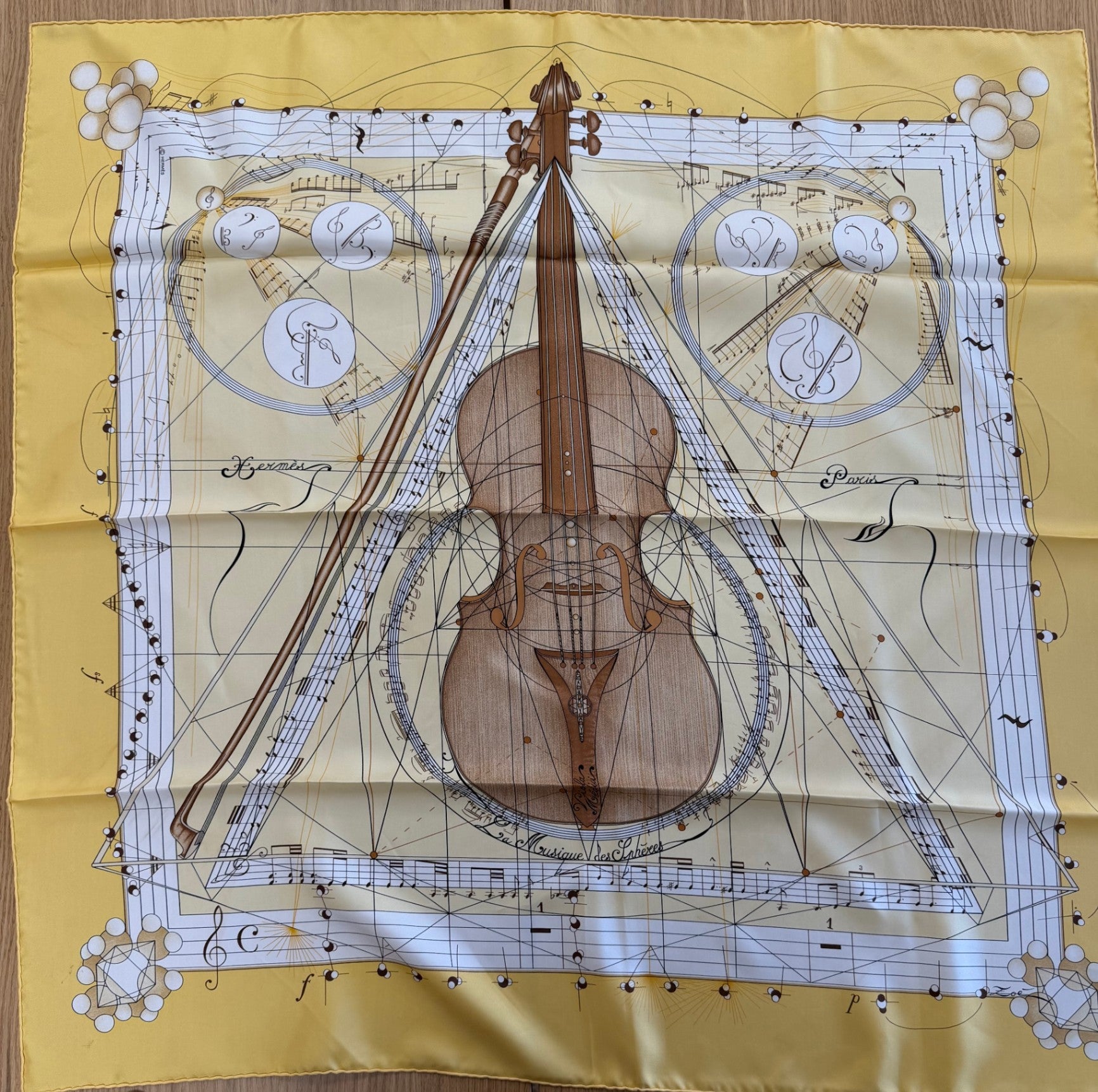 Hermès Tuch La Musique Gelbtöne ca. 90 x 90 Seide