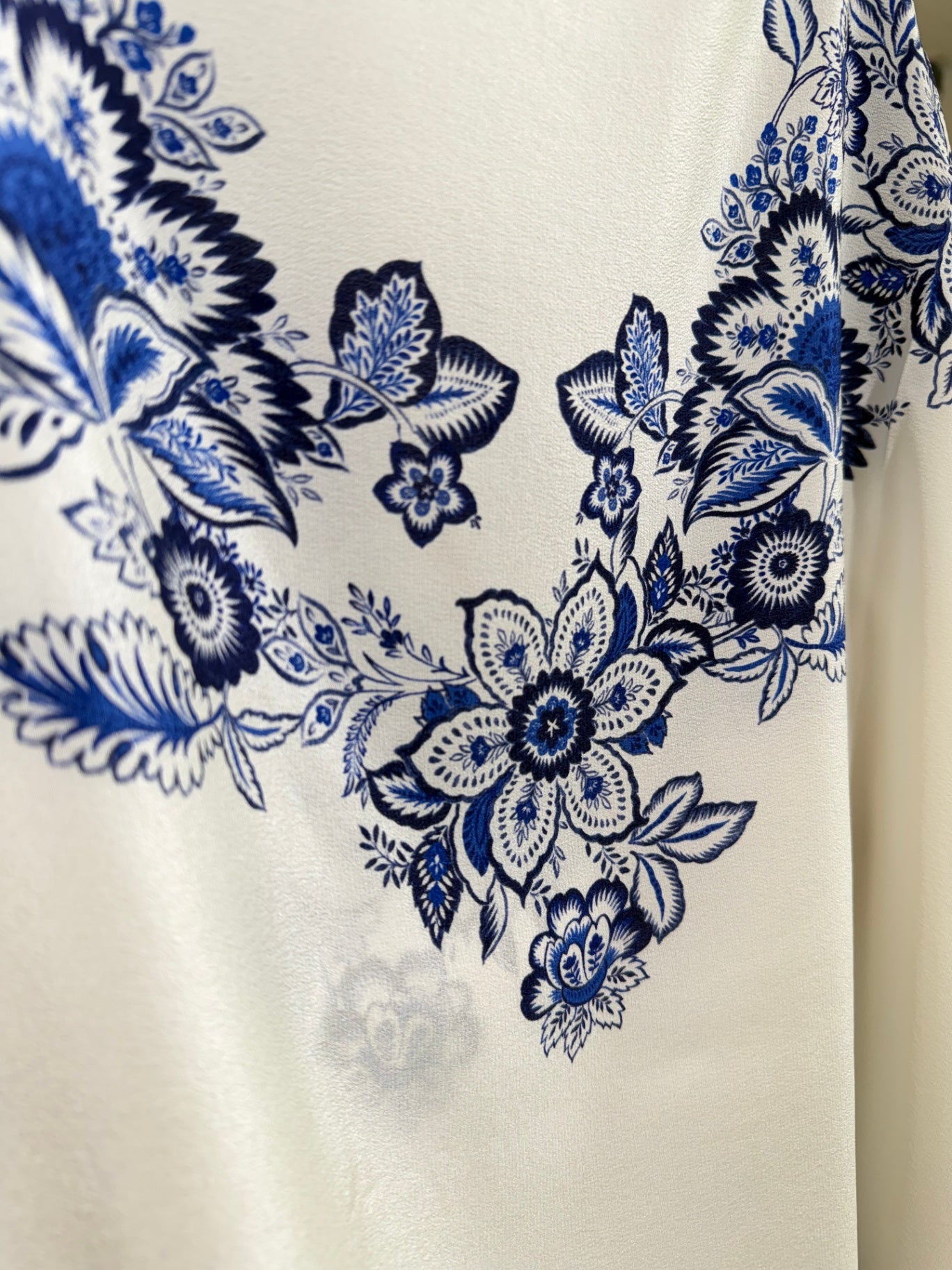 ETRO Milano Weiß mit Blaublütetransfer 38 Seide