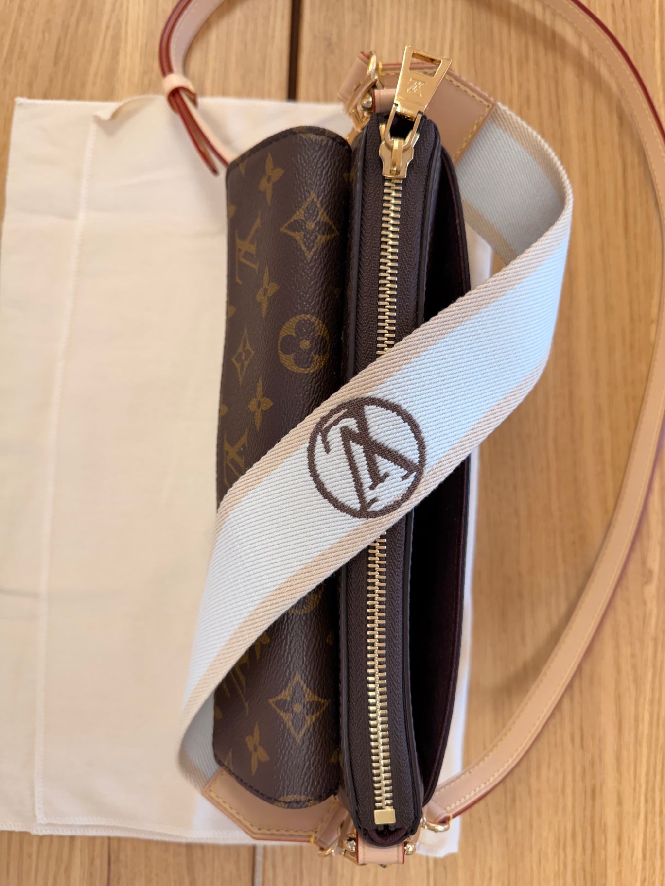 Louis Vuitton Vivacité Braun M Canvas beschichtet und Leder