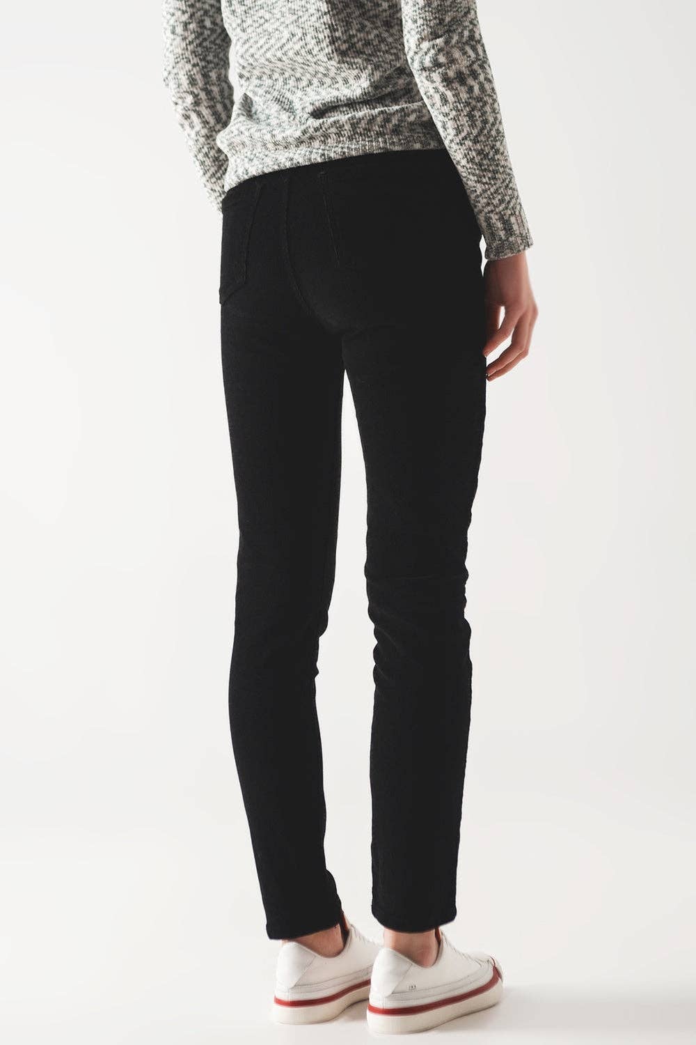 Elastische Skinny-Cordhose aus Baumwolle in Schwarz: Schwarz / Große